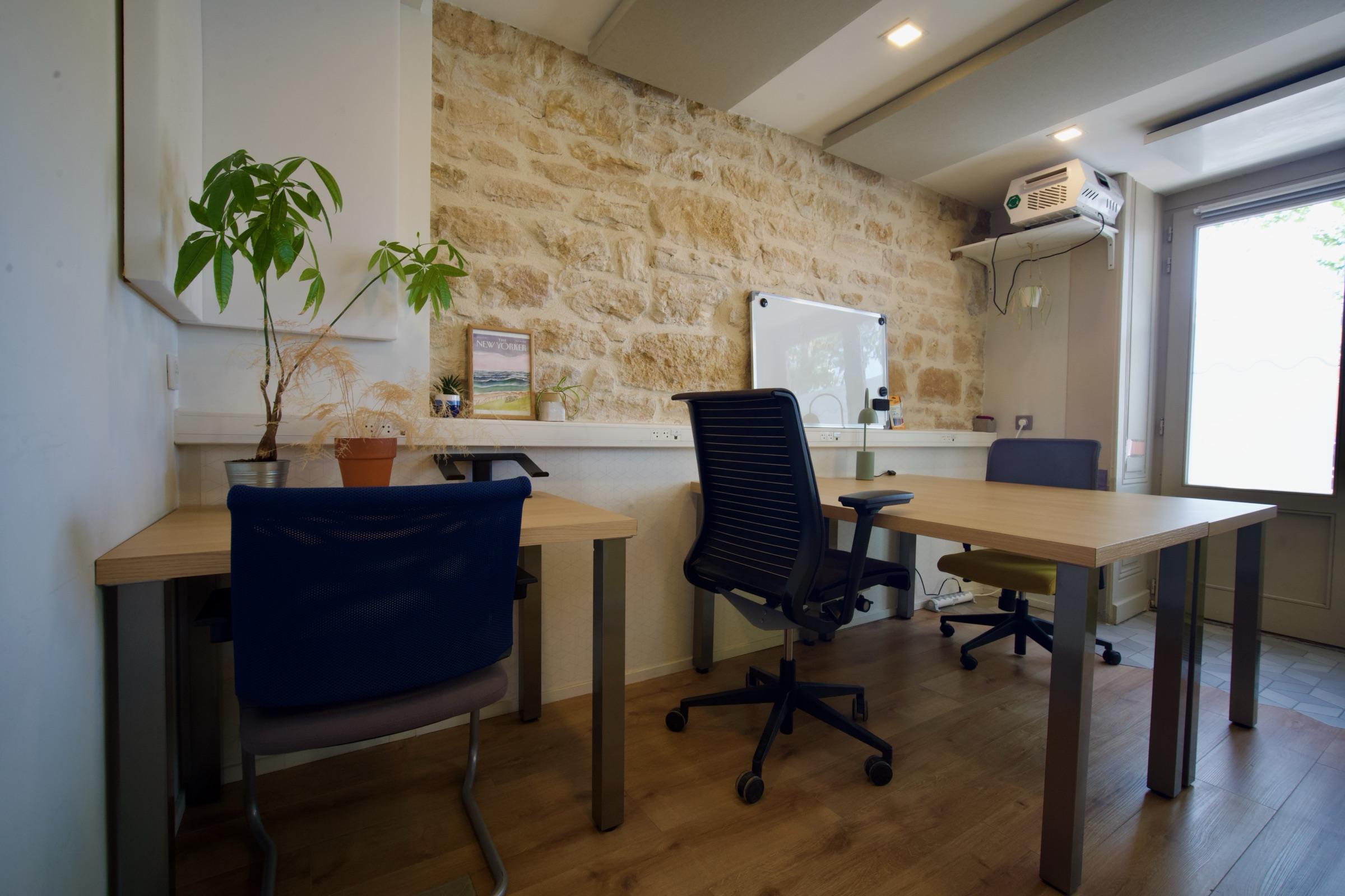 Bureau privé 3 postes vue sur le Rhône à Lyon 7 – En Face de la Piscine